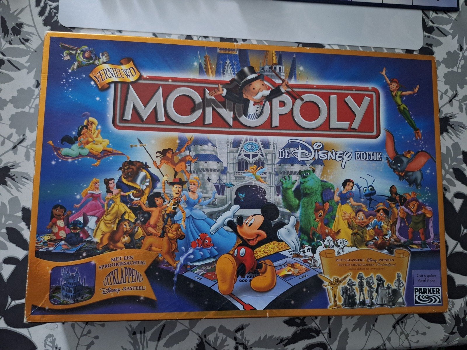 Monopoly. De Disney Editie. Met Uitklapbare Kasteel.Compleet, Hobby en Vrije tijd, Vijf spelers of meer, Ophalen of Verzenden