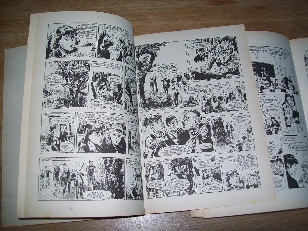 Te koop jaargangen Tina 1977 t/m 1779 gebonden., Gelezen, Diverse, Ophalen of Verzenden, Meerdere stripboeken