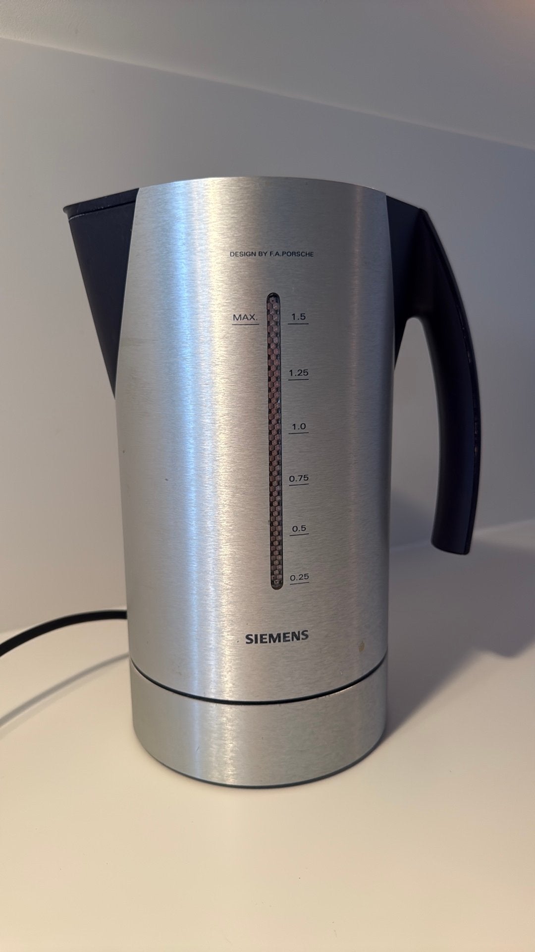 Siemens Design Waterkoker – Design by F.A. Porsche, 1 tot 2 liter, Ophalen, Zo goed als nieuw, Rvs