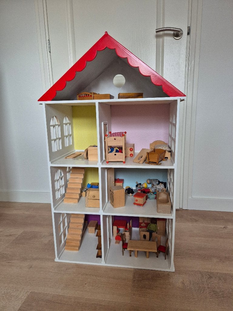 Prachtig houten poppenhuis met meubeltjes, Ophalen, Gebruikt, Poppenhuis
