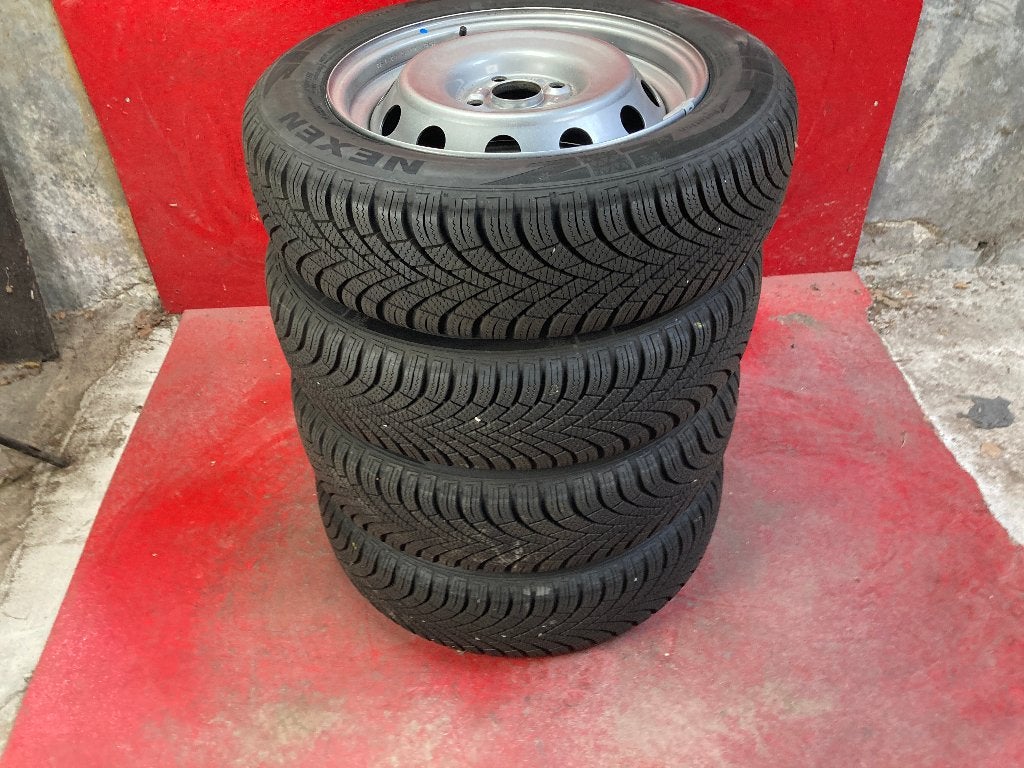 Winterbanden Suzuki Ignis, Swift 175/65R15, Auto-onderdelen, 15 inch, 175 mm, ., Banden en Velgen