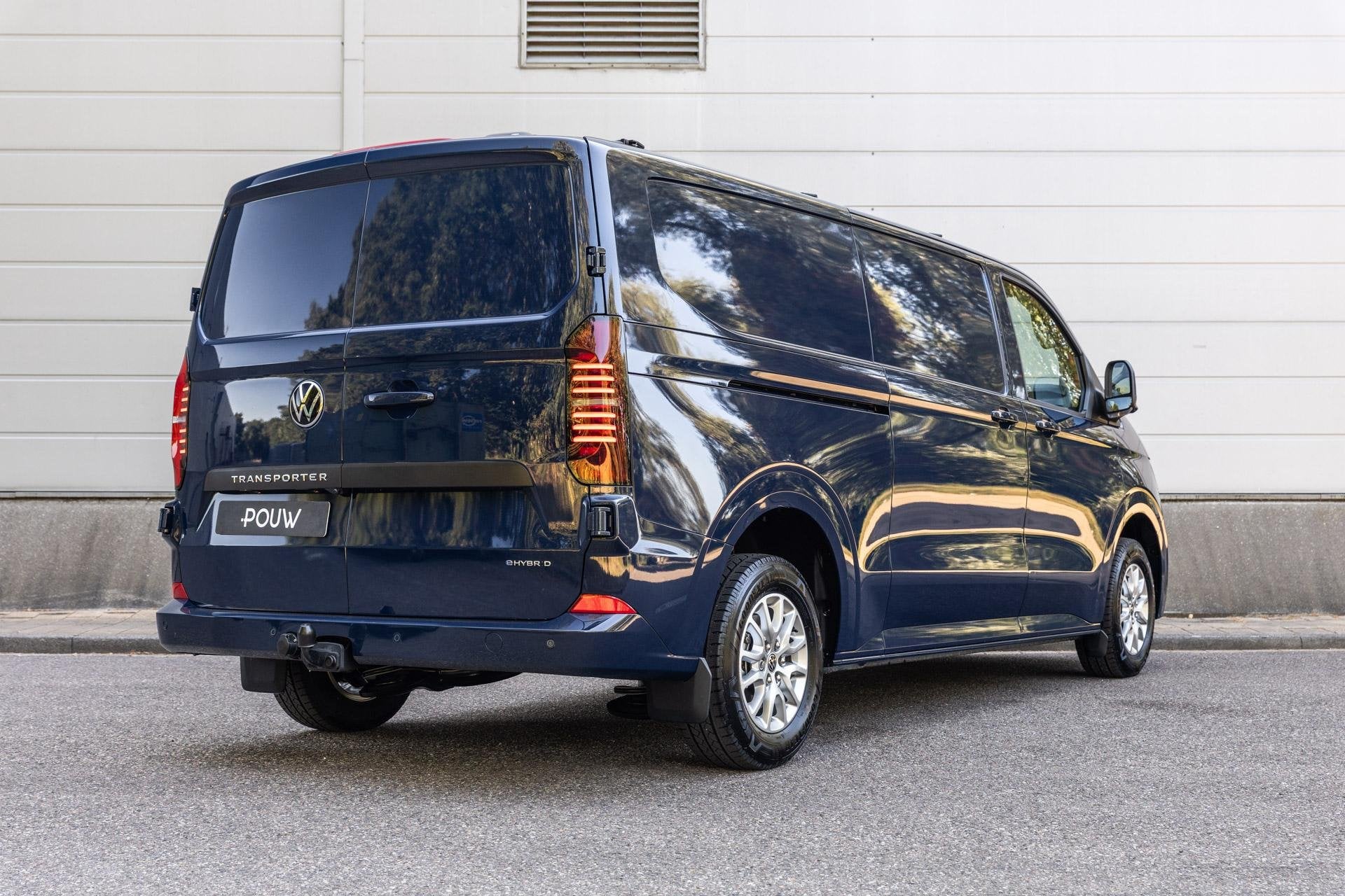 Volkswagen Transporter 2.5 eHybrid 233pk AUT L2H1 30 Style |, Auto's, Automaat, 12 maanden, 4 cilinders, Bedrijf