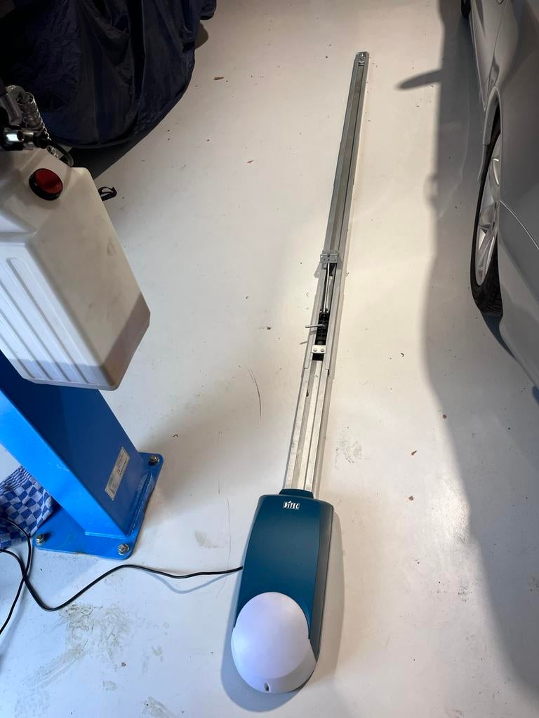 Ditec Globe 7  10 electrische garagedeur opener, Doe-het-zelf en Verbouw, Deuren en Horren, Ophalen, Garagedeur, Zo goed als nieuw