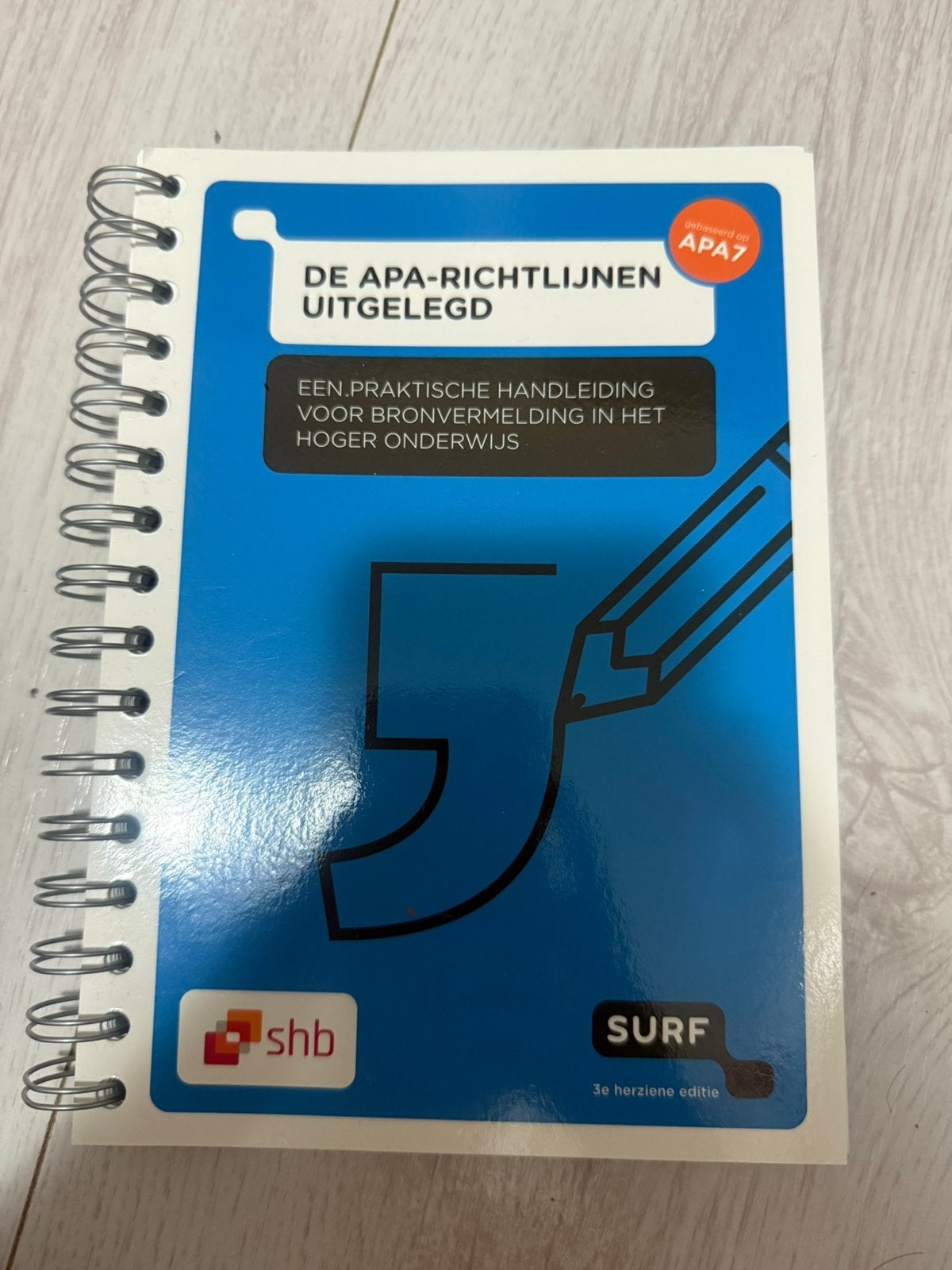 De apa richtlijnen uitgelegd, Ophalen of Verzenden, Zo goed als nieuw, Overige onderwerpen