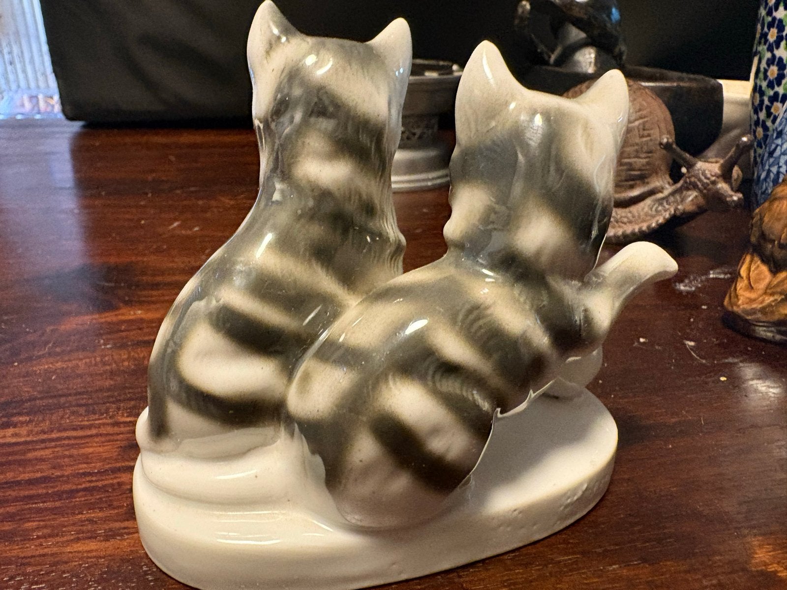 Vintage Porseleinen Kattenbeeldje - Grijs Gestreept, Antiek en Kunst, Ophalen of Verzenden
