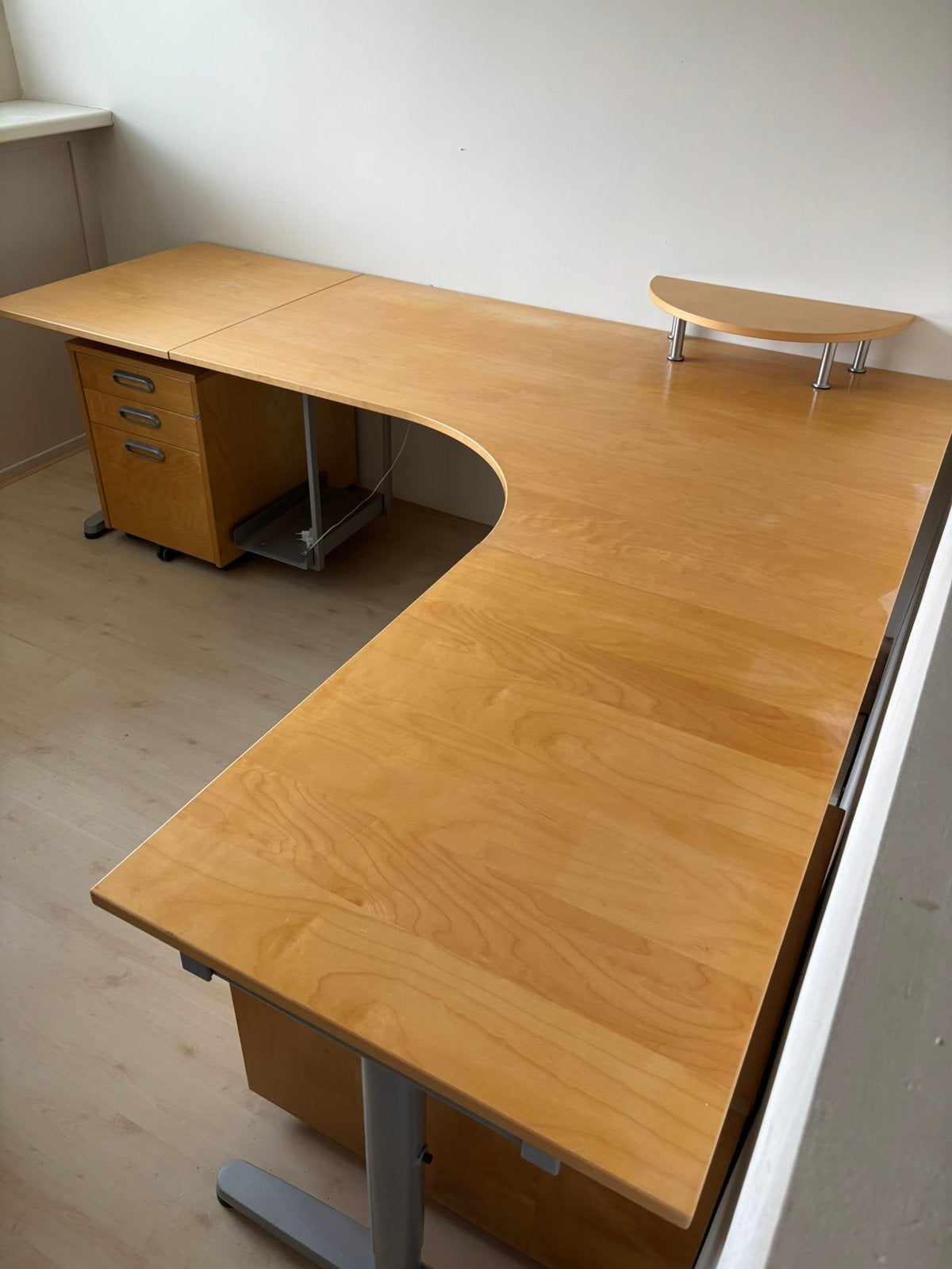 Hoekbureau IKEA, Huis en Inrichting, Bureaus, Gebruikt, Hoekbureau, IKEA, Overige stijlen, Hout, In hoogte verstelbaar, Ophalen