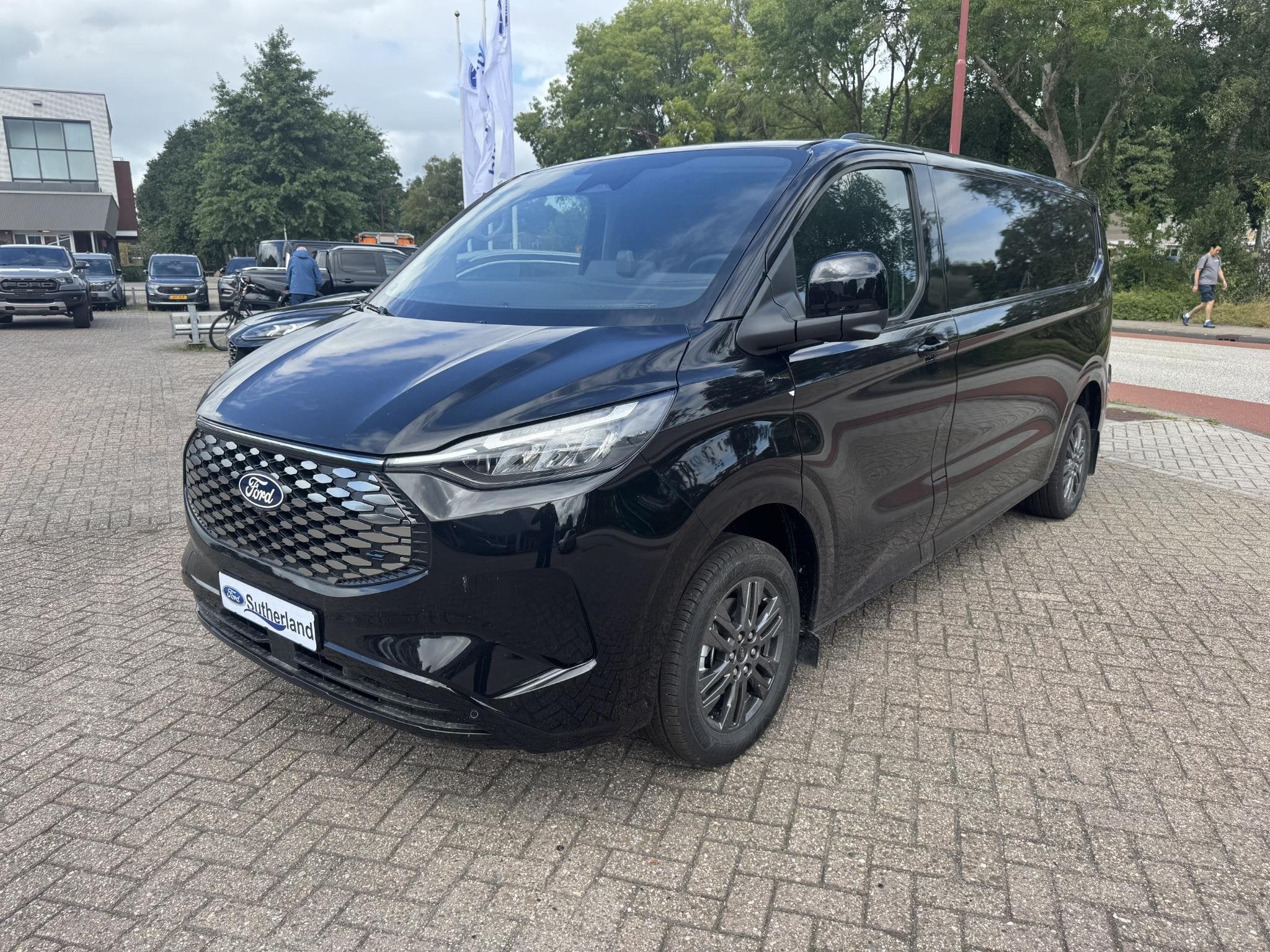 Ford E-Transit Custom 340 L2H1 Limited 71 kWh | SCI | 218pk, Auto's, Automaat, Zwart, 71 kWh, Zwart