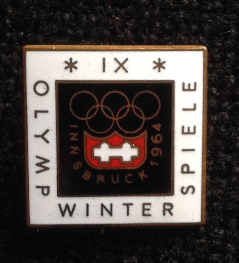 Olympische spelen Innsbruck 1964 emaille speld, Ophalen of Verzenden, Zo goed als nieuw, Sport, Speldje of Pin