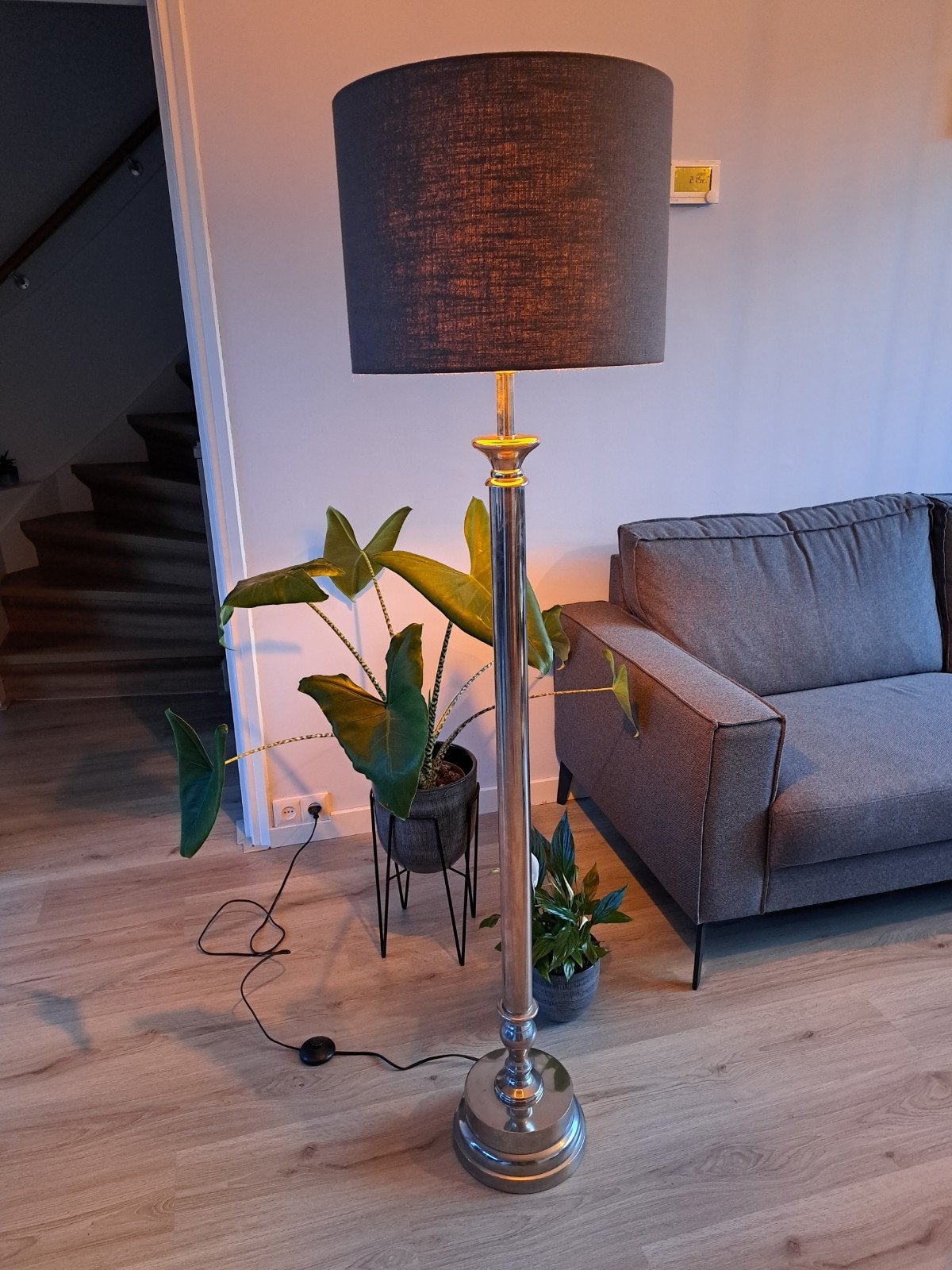 Vloerlamp met antracietgrijze lampenkap, Ophalen, Gebruikt, Rond, Grijs