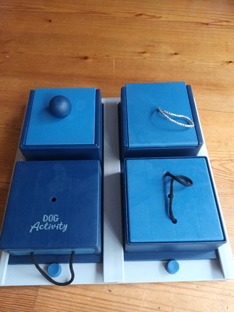 Trixie dog activity poker box 1, Dieren en Toebehoren, Hondenspeelgoed, Ophalen of Verzenden, Zo goed als nieuw, Voer- en snackspeelgoed