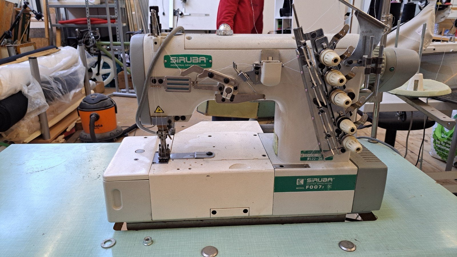 Industriële Coverstitch naaimachine Siruba F007J, Hobby en Vrije tijd, Ophalen, Gebruikt, Naaimachine, Overige merken
