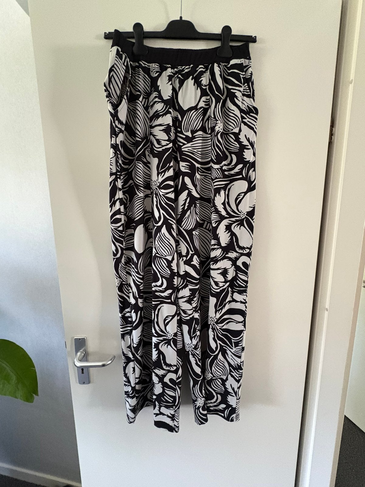 Broek Plus Basics travel nieuw maat 44 maar kan ook 46/48, Kleding | Dames, Grote Maten, Zwart, Nieuw, Ophalen of Verzenden, Plus basics