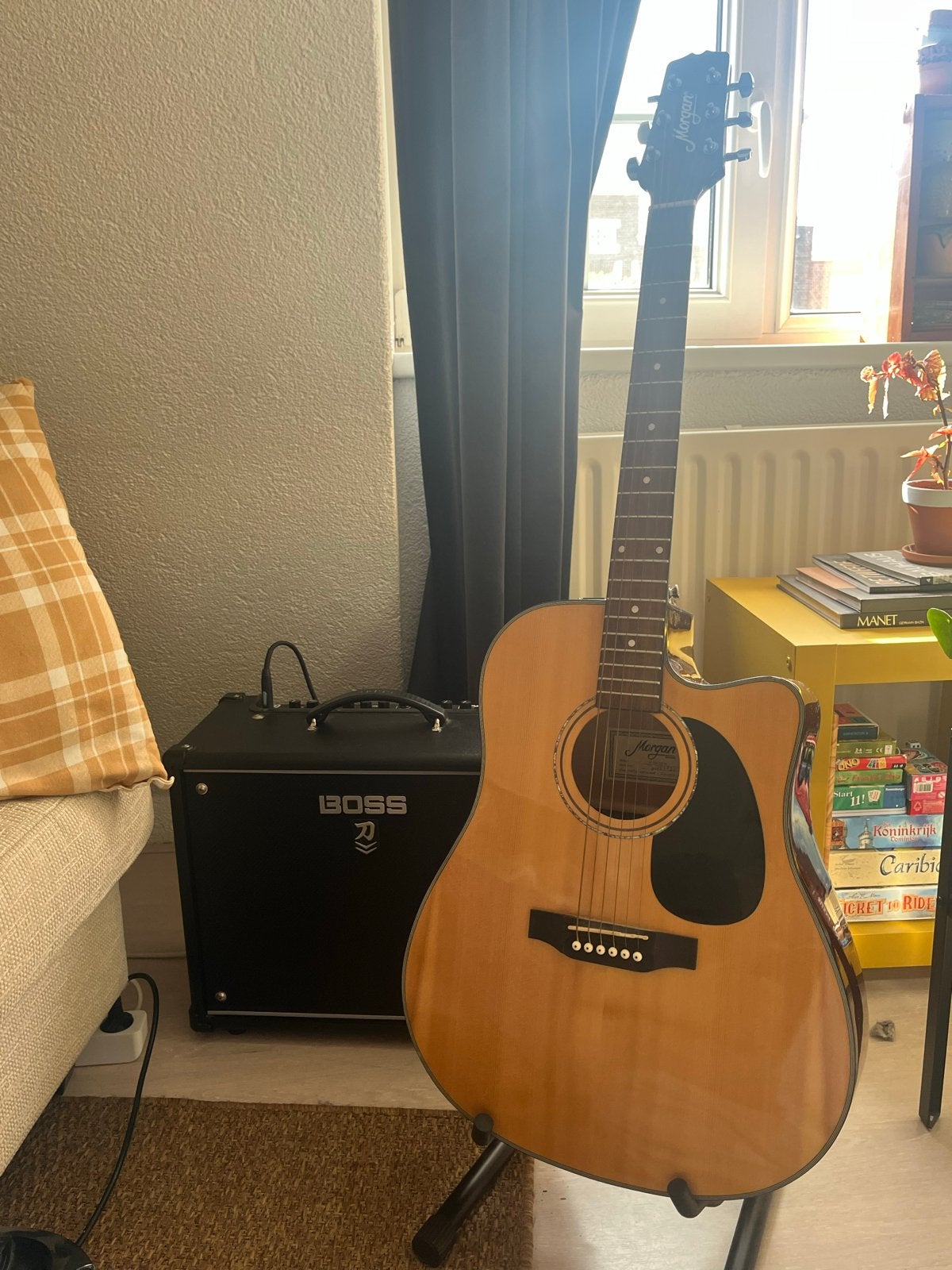 Morgan Westerngitaar W104CEN & Boss Katana50 MkII versterker, Ophalen, Zo goed als nieuw, Western- of Steelstringgitaar, Met (piezo-)element