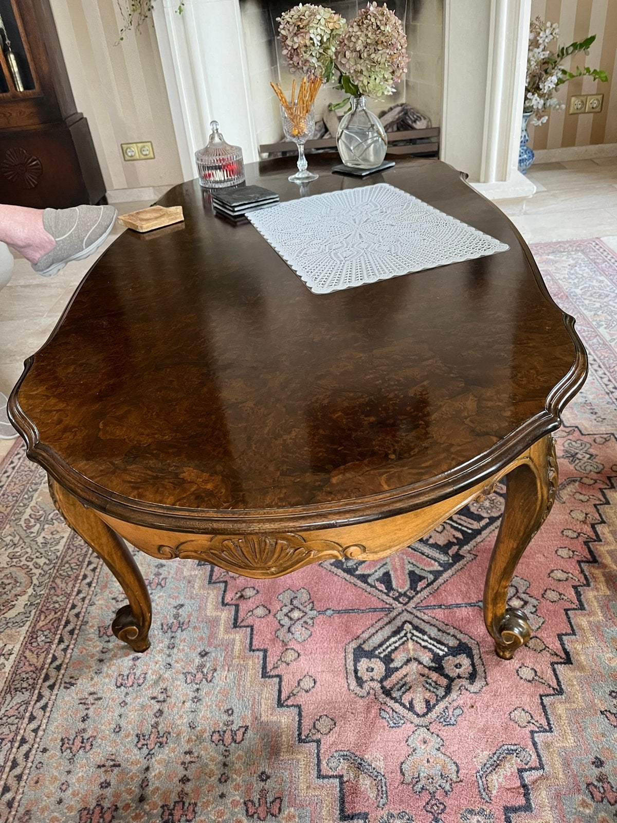 Antieke Salontafel met sierlijke poten, Ophalen, 50 – 75, Gebruikt, 100 tot 150 cm