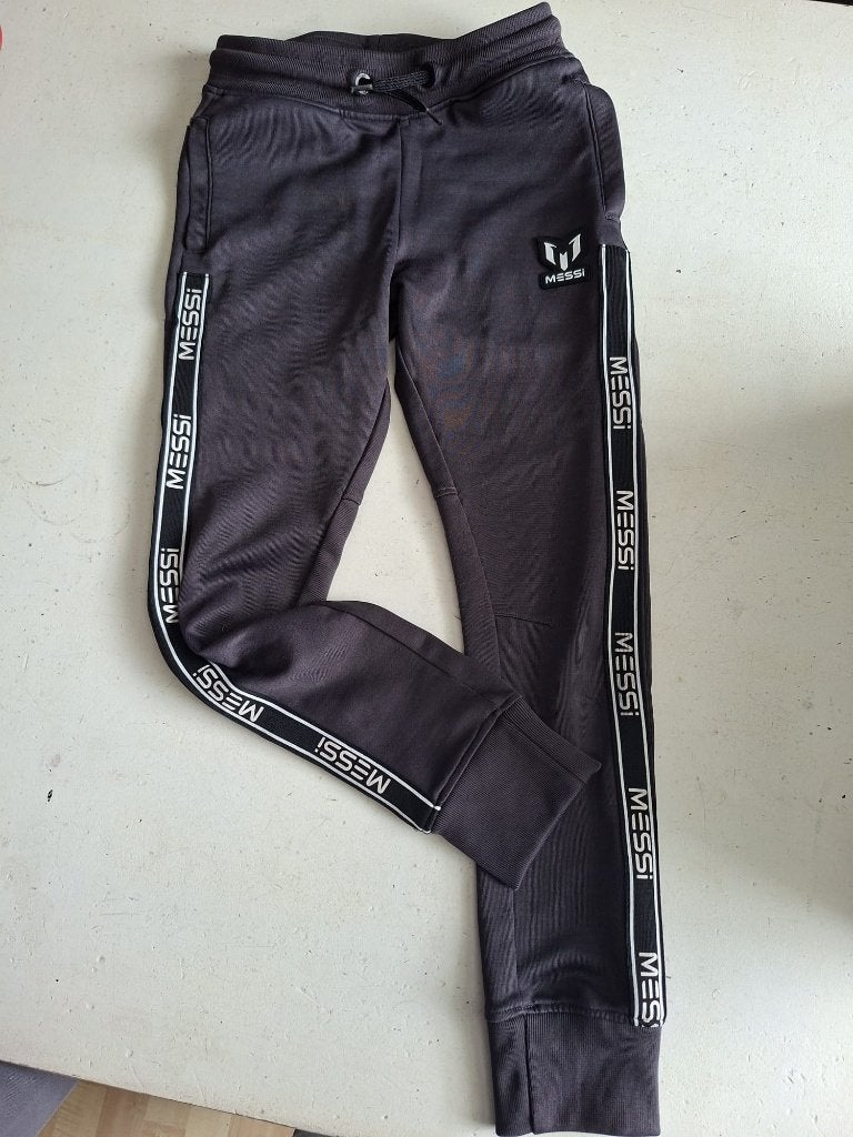 Lange broek - Messi Vigino (maat 134/140), Kinderen en Baby's, Broek, Gebruikt, Jongen of Meisje, Messi