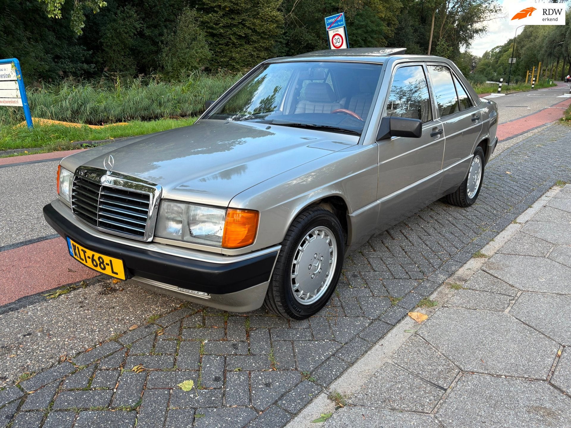 Mercedes-Benz 190-serie 2.3 E AUTOMAAT!, Auto's, Automaat, 4 cilinders, Bedrijf, Grijs