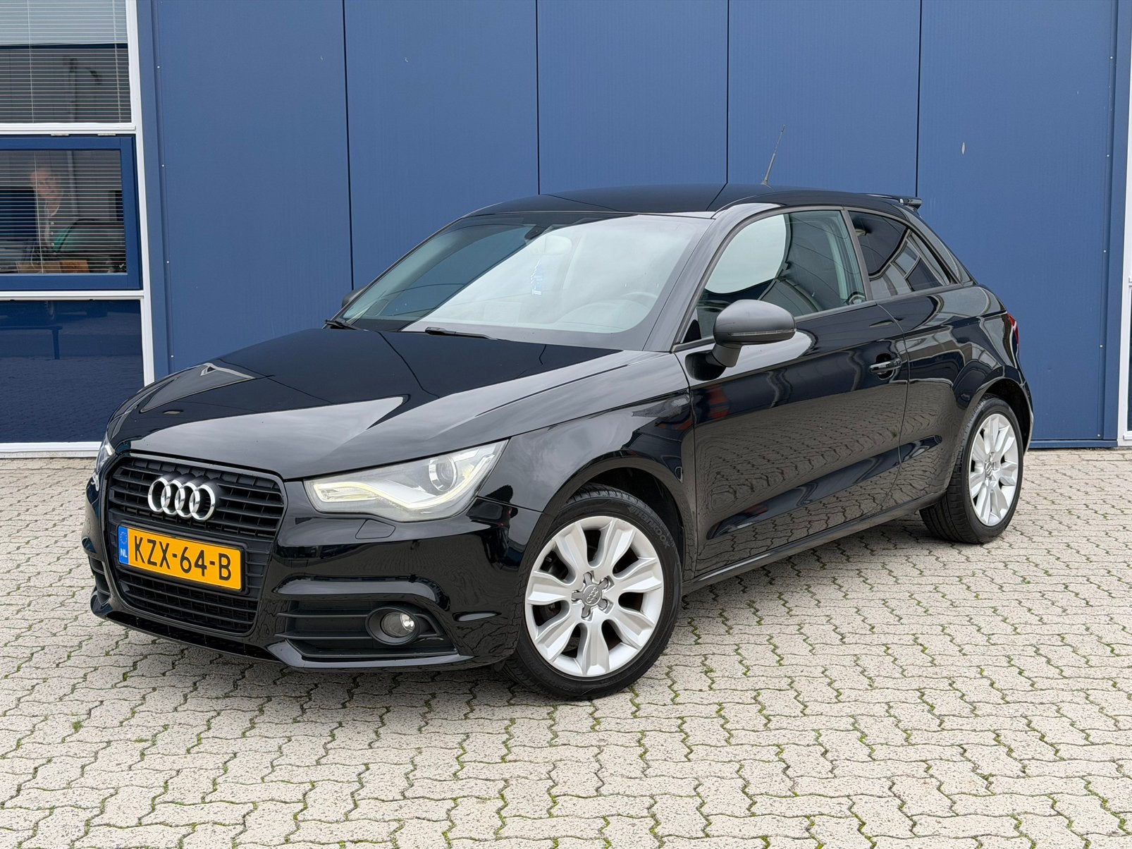 Audi A1 1.2 TFSI 2011 Zwart|Airco|Navi|Pdc|Bluetooth|Led, Voorwielaandrijving, Stof, A1, Zwart