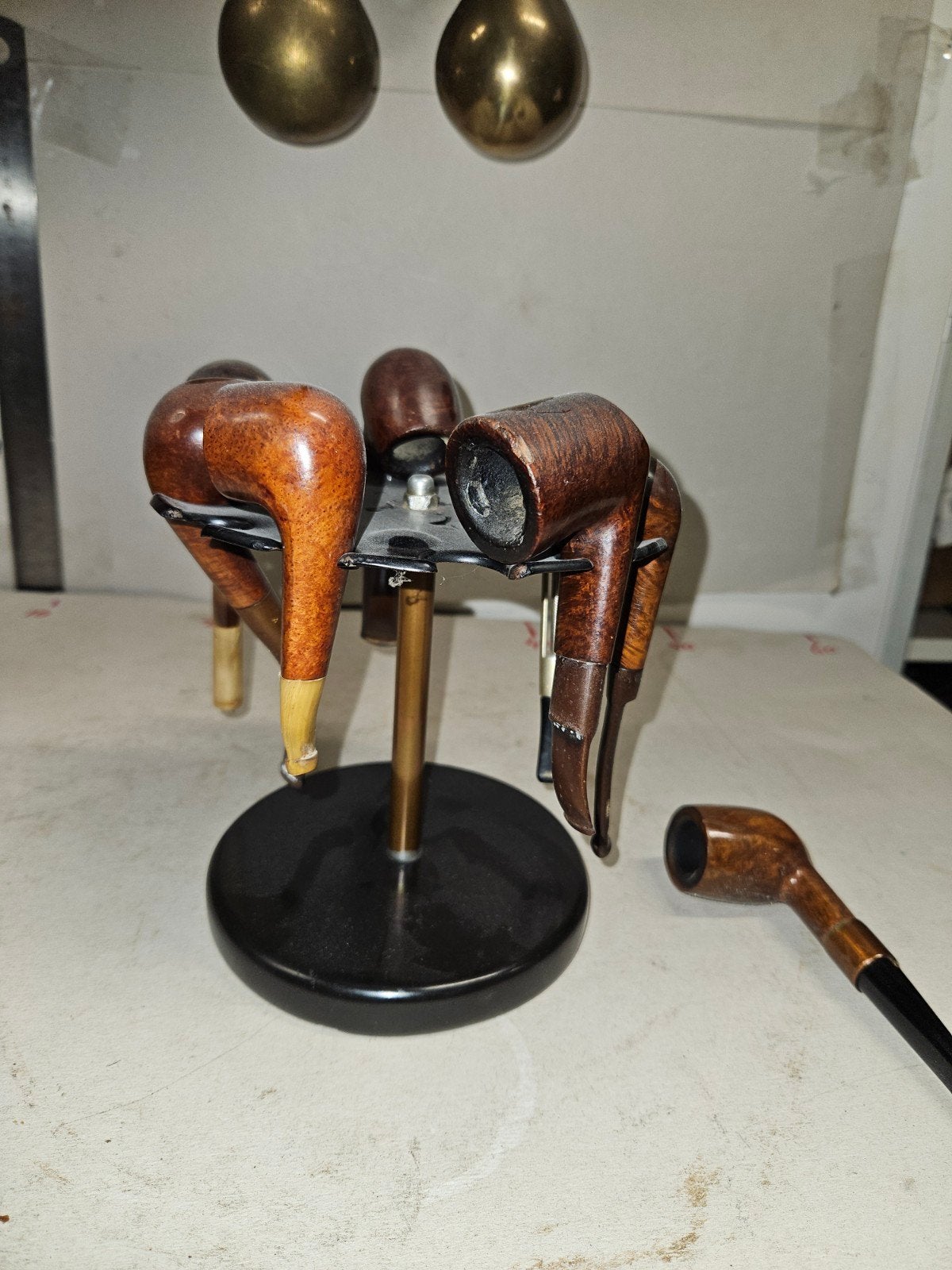 Collectie van 8 vintage tabakspijpen met standaard, Verzamelen, Rookartikelen, Aanstekers en Luciferdoosjes, Ophalen of Verzenden