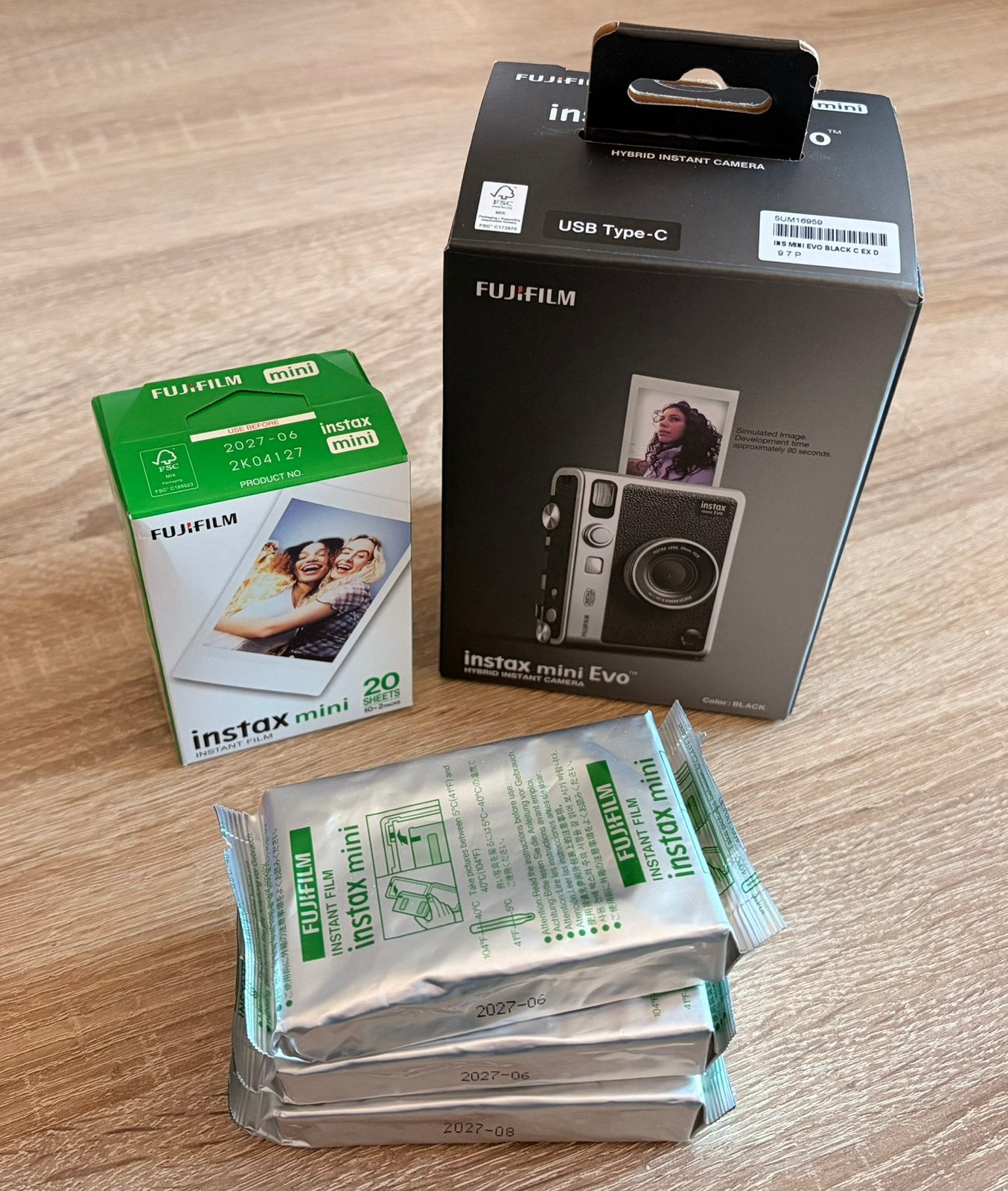 Fujifilm Instax Mini Evo Black + 50 film sheets, Ophalen, Instant camera, Zo goed als nieuw, Fujifilm