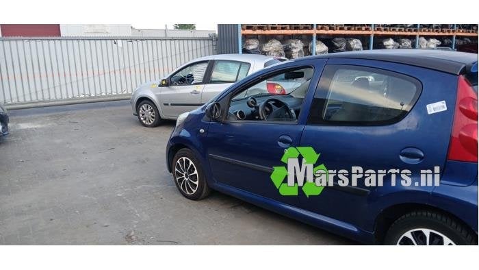 Portier 4Deurs links-voor van een Peugeot 107 (KNR), Auto-onderdelen, Gebruikt, -, Deur, -