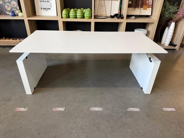 Verstelbaar bureau / tafel met slinger, 1 stuk, Gebruikt, 180 cm, Spaanplaat of MDF, In hoogte verstelbaar