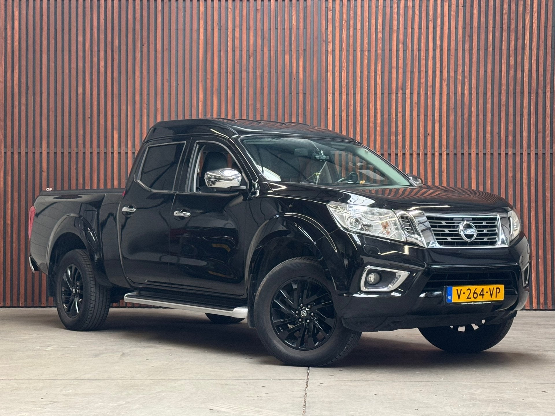 Nissan Navara 2.3 dCi AUT MARGE Tekna+ Double Cab 4WD NAVI-C, Automaat, Gebruikt, 2008 kg, Zwart