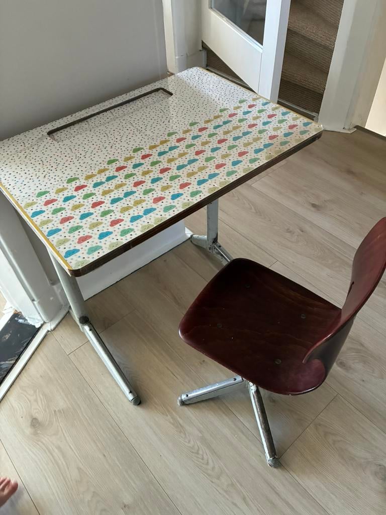 Kinder bureau en stoel, Kinderen en Baby's, Kinderkamer | Tafels en Stoelen, Ophalen of Verzenden, Zo goed als nieuw