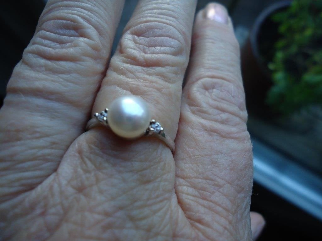 mooie echt zilveren ring met zoetwaterparel en 2 steentjes, 18 tot 19, Met kristal, Ophalen of Verzenden, Zo goed als nieuw