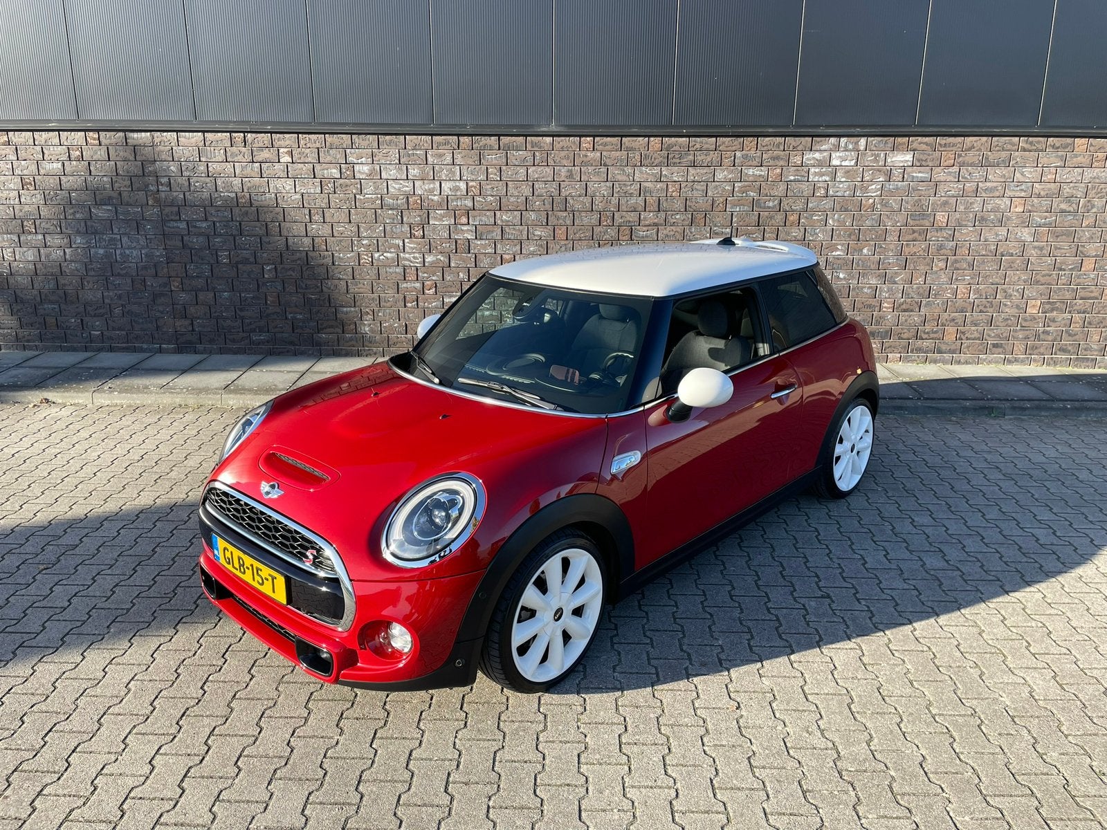 MINI Cooper S 2.0 F56 192PK – Full, HUD, Camera, H&K, LED, Voorwielaandrijving, 1998 cc, 4 stoelen, Handgeschakeld