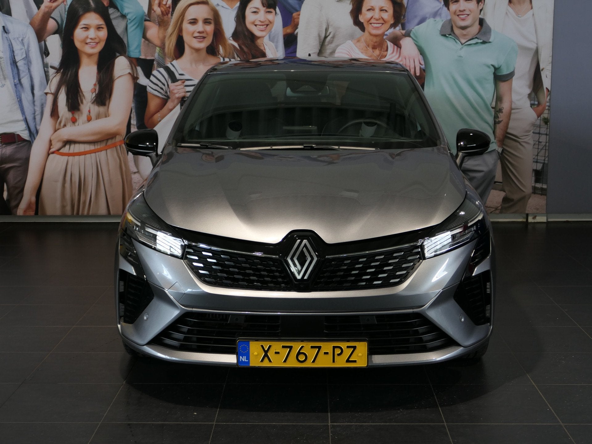 Renault Clio 1.0 TCe 90 GPF techno - Groot scherm - Stoel en, Gebruikt, Leder en Stof, 49 €/maand, Origineel Nederlands