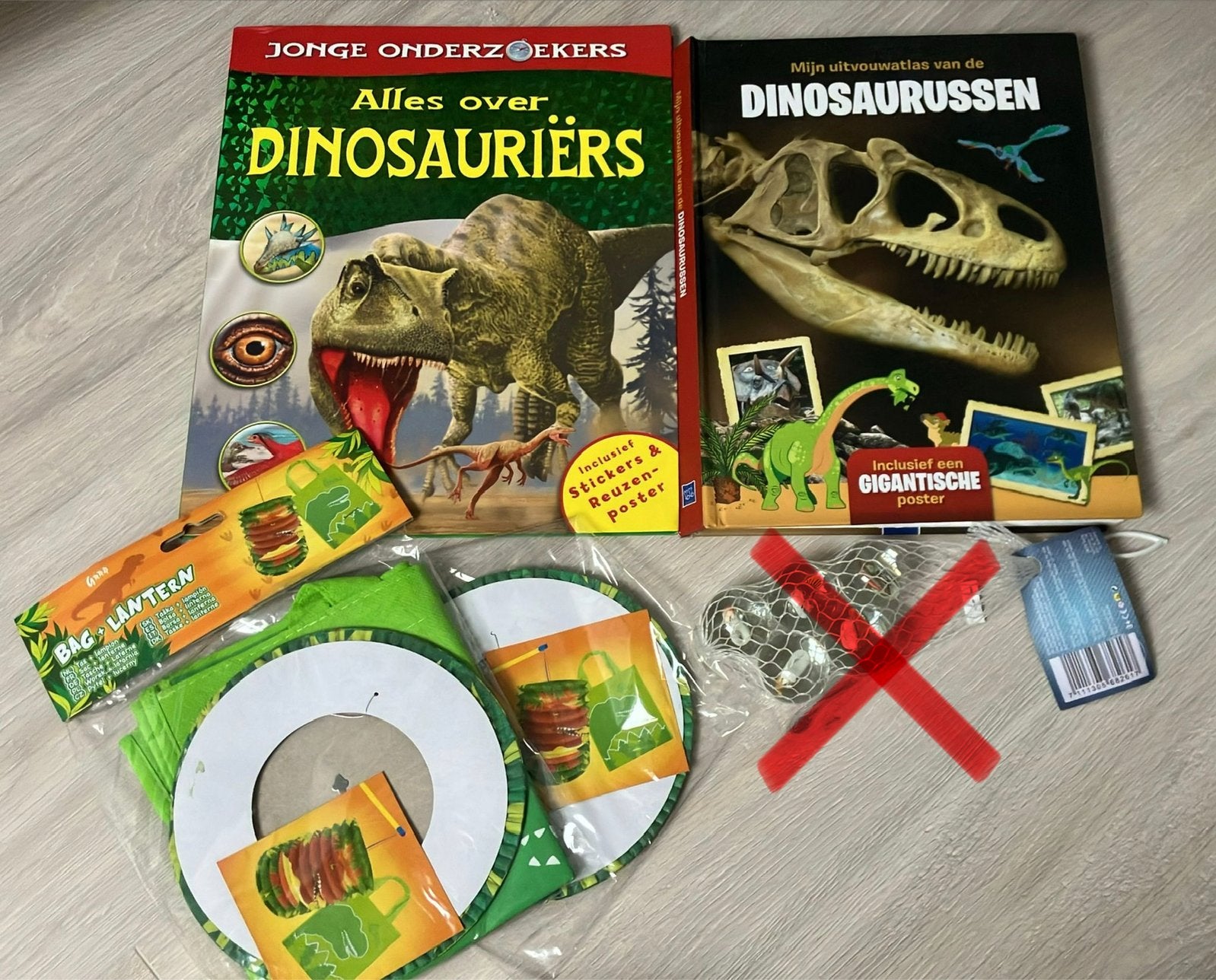Nieuw Dinosaurus pakket boeken + 2x  dino lampion met tas, Boeken, Ophalen of Verzenden, Zo goed als nieuw, Non-fictie