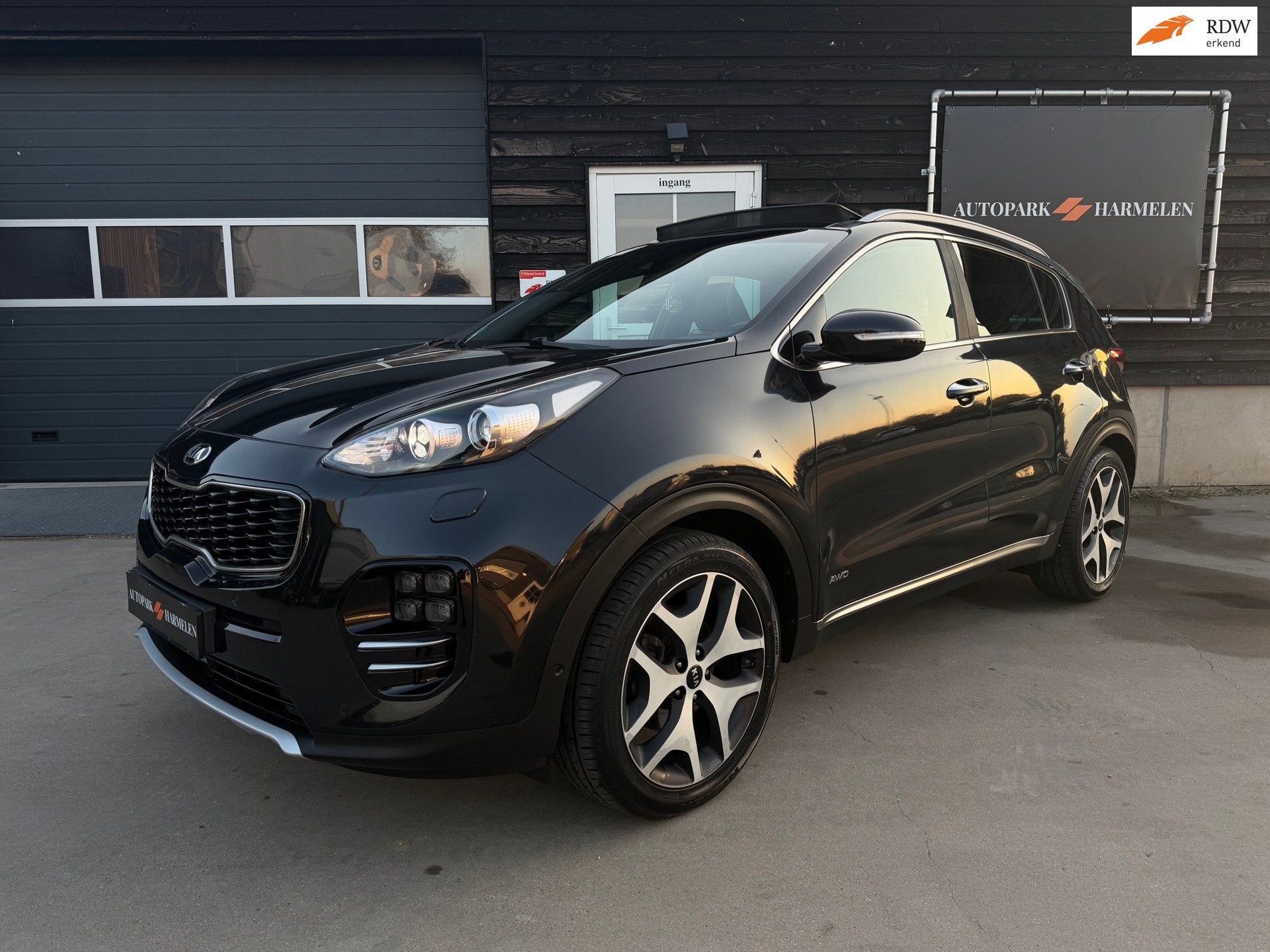 Kia SPORTAGE 1.6 T-GDI 4WD GT-Line Pano Leder Trekhaak, Auto's, Dealer onderhouden, Gebruikt, 4 cilinders, Zwart