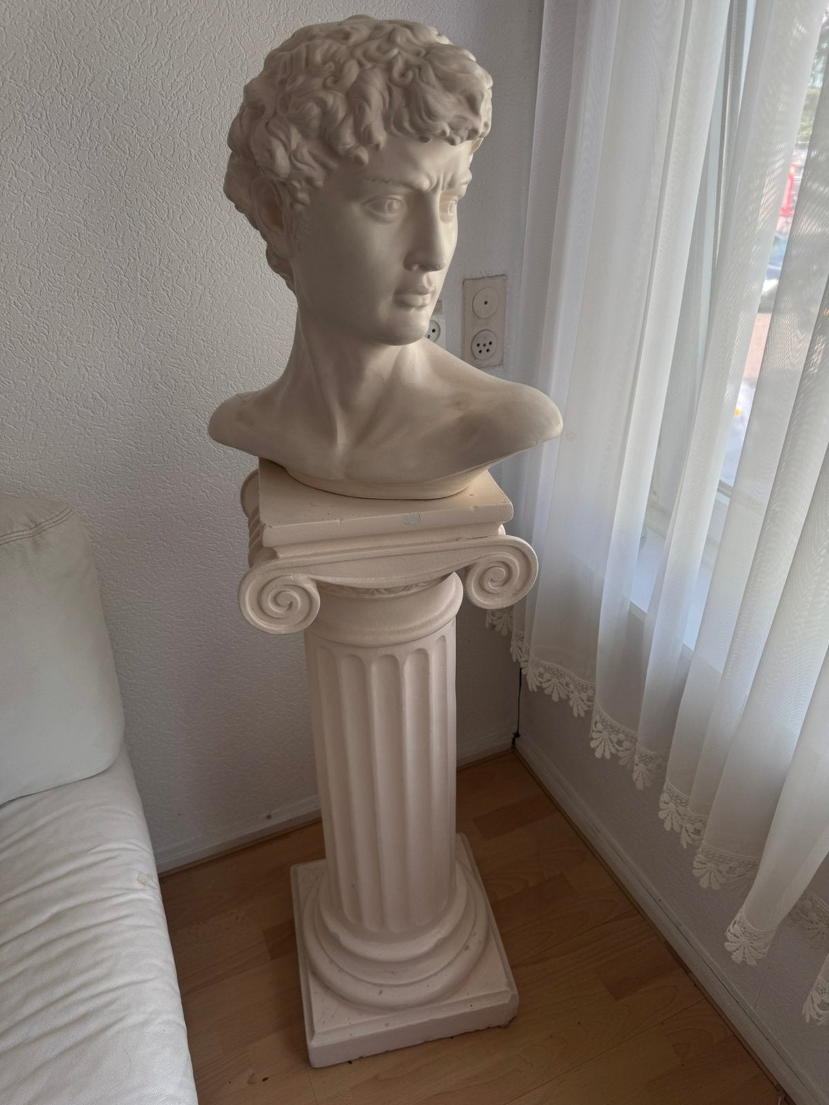 Mooie zuil met Romeinse Buste Kop er op, Ophalen, Gebruikt