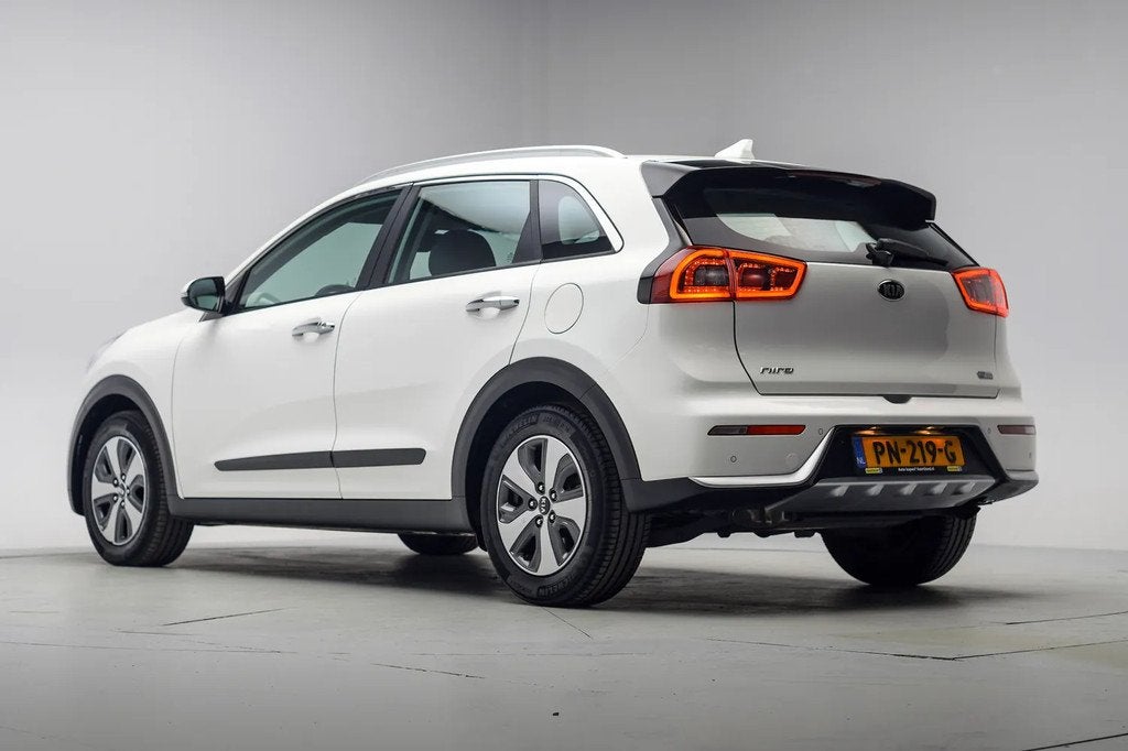 Kia Niro 1.6 HDi Hybrid Dynamicline Aut. [ Navi Camera Half-, Auto's, Automaat, Gebruikt, Wit, 26 km/l