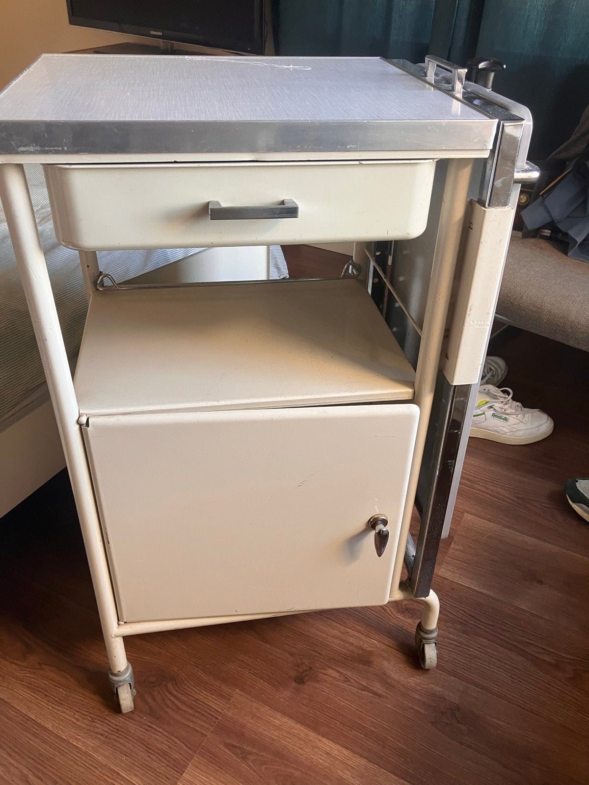 Vintage zieknhuis Nachtkastje met Lade en Kastje, Huis en Inrichting, Slaapkamer | Nachtkastjes, Ophalen, Gebruikt, Metaal of Aluminium