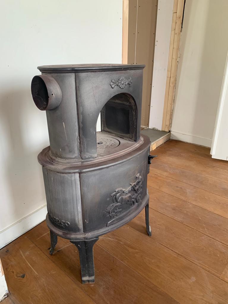 Antieke gietijzeren houtkachel, Huis en Inrichting, Kachels, Ophalen, Gebruikt, Houtkachel, Vrijstaand