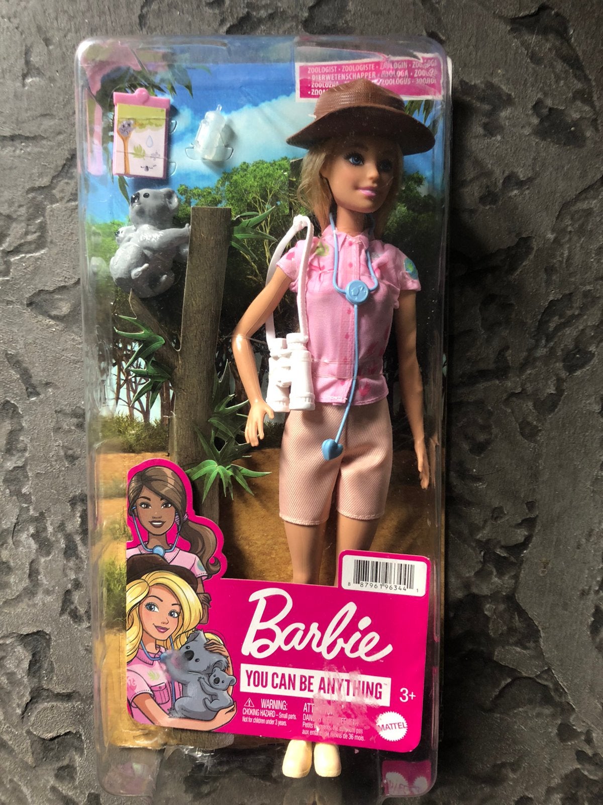 Barbie zoologist doll afrika doll mattel 2022, Ophalen, Zo goed als nieuw, Fashion Doll