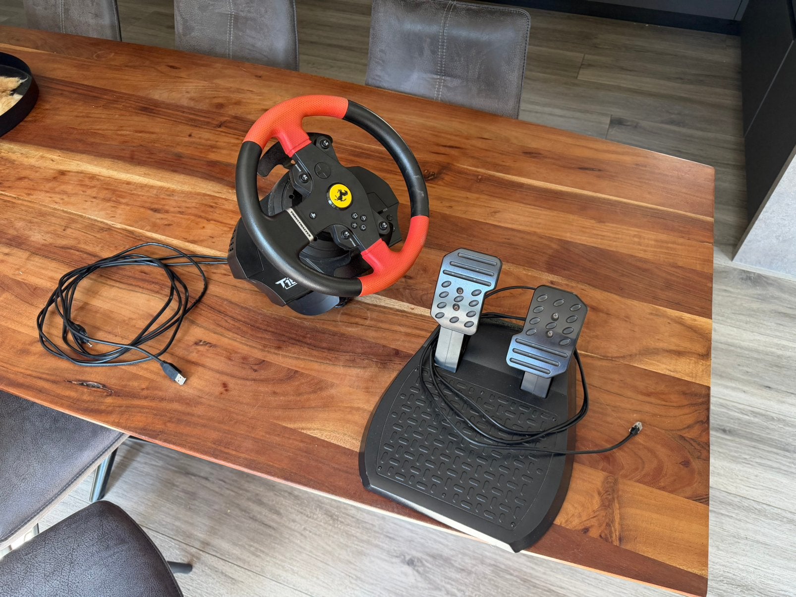 Trustmaster t150 ferrari edition, Ophalen, Zo goed als nieuw, Stuurtje of Sportattribuut