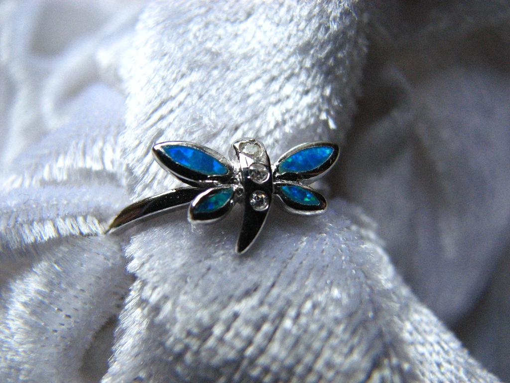 Mooie Fijne Zilveren Ring met Blauwe Opaal - Vlindertje, Sieraden, Tassen en Uiterlijk, Antieke sieraden, Verzenden, Zilver, Ring