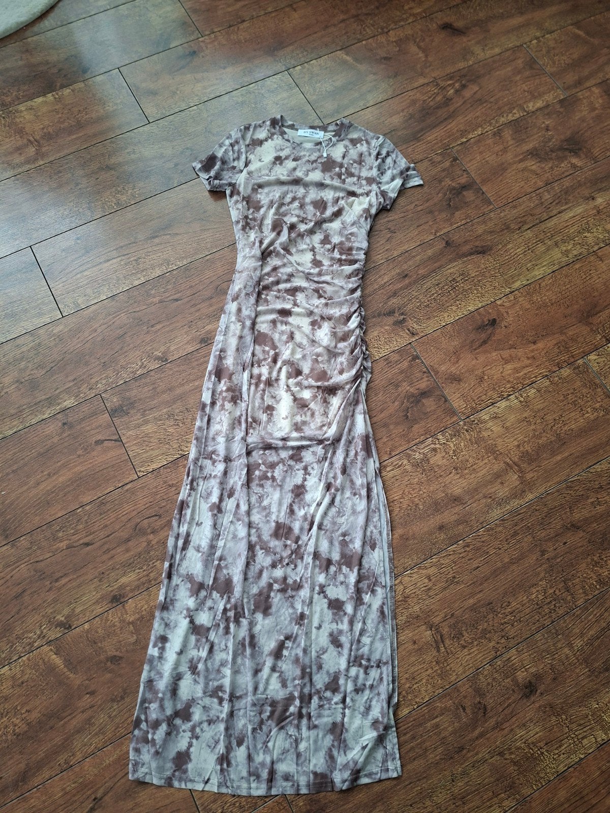 Nieuwe mooie jurk met tie-dye print, Maat 38/40 (M), Bruin, Nieuw, Ophalen of Verzenden