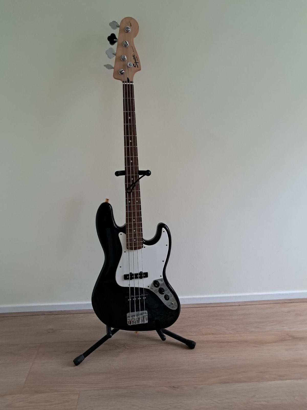 Fender Squier Jazz Basgitaar, Ophalen