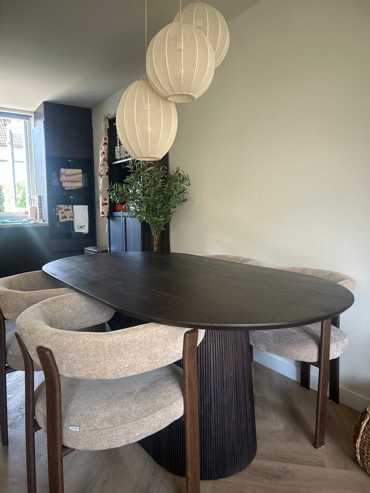 Walnoot ovale eettafel, Ophalen, 50 tot 100 cm, Zo goed als nieuw, 150 tot 200 cm