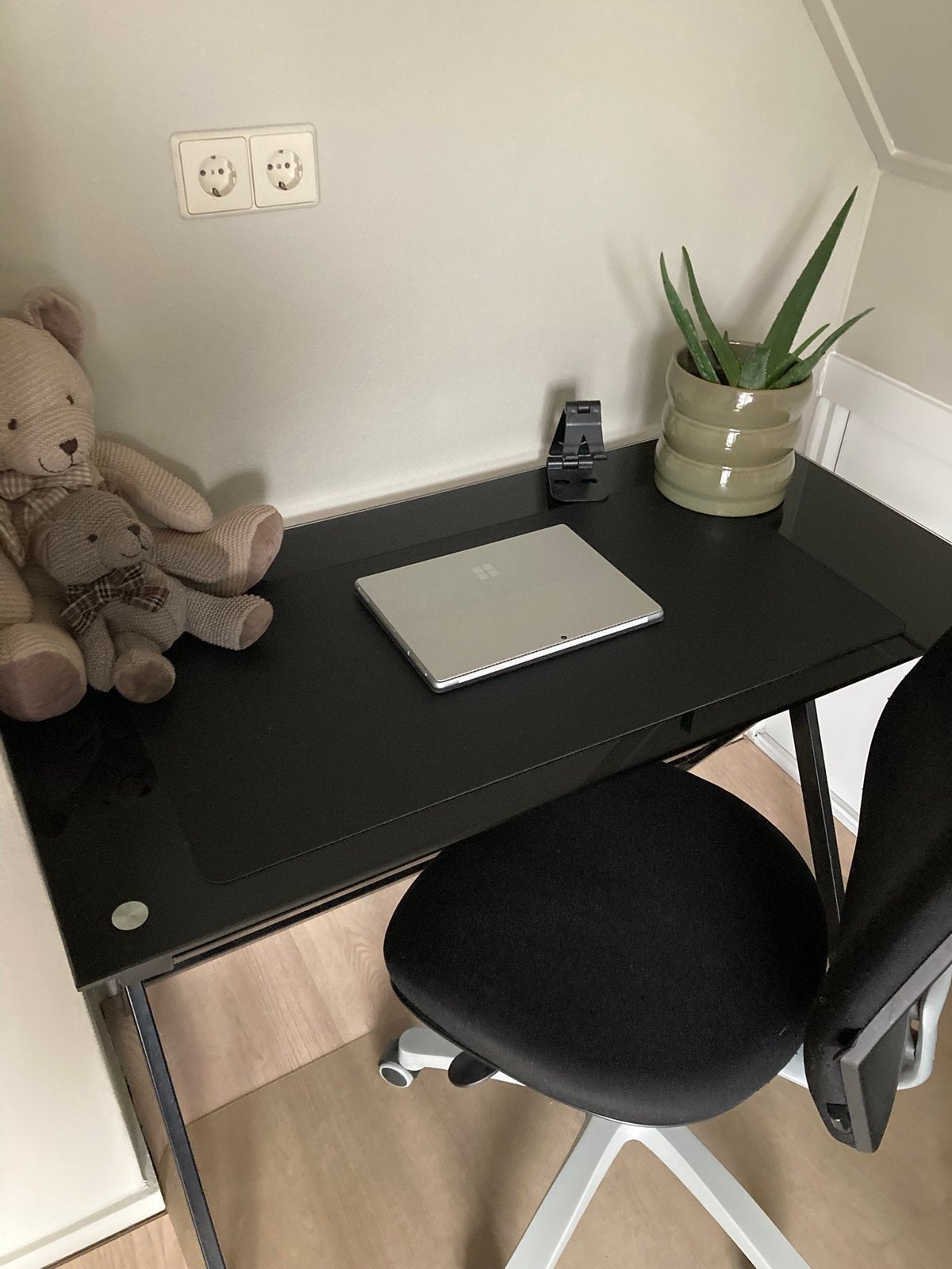 Bureau of tafeltje, Ophalen, Zo goed als nieuw