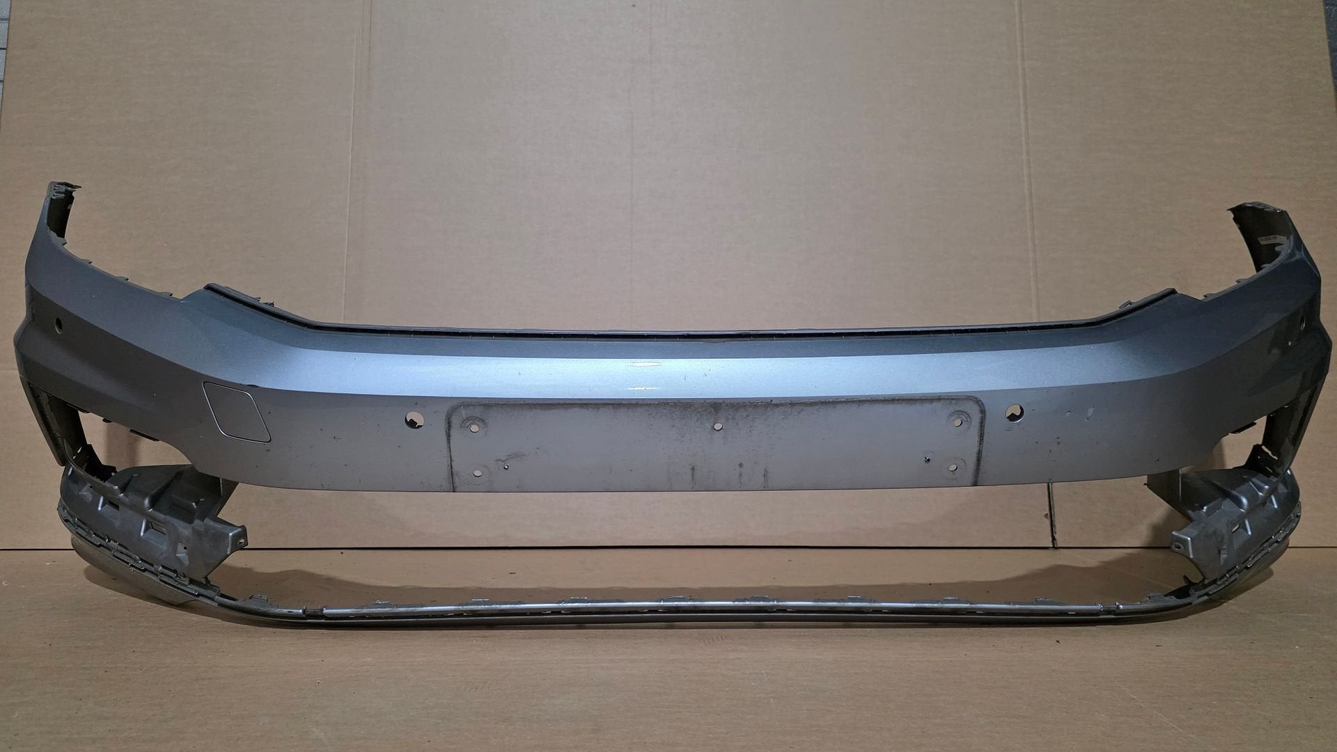 Voorbumper VW Passat B8 3G R-line 4xPDC 3G0807221D 14-19, Gebruikt, -, Voor, Ophalen of Verzenden