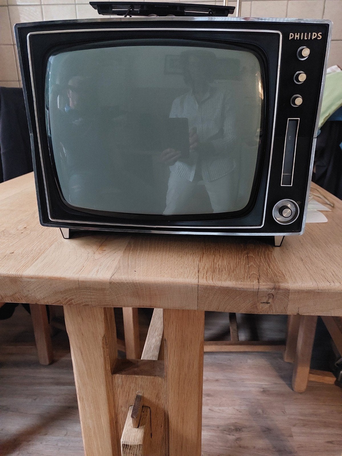 TV vintage, draagbaar,  jaren 70, Antiek en Kunst, Antiek | Tv's en Audio, Ophalen