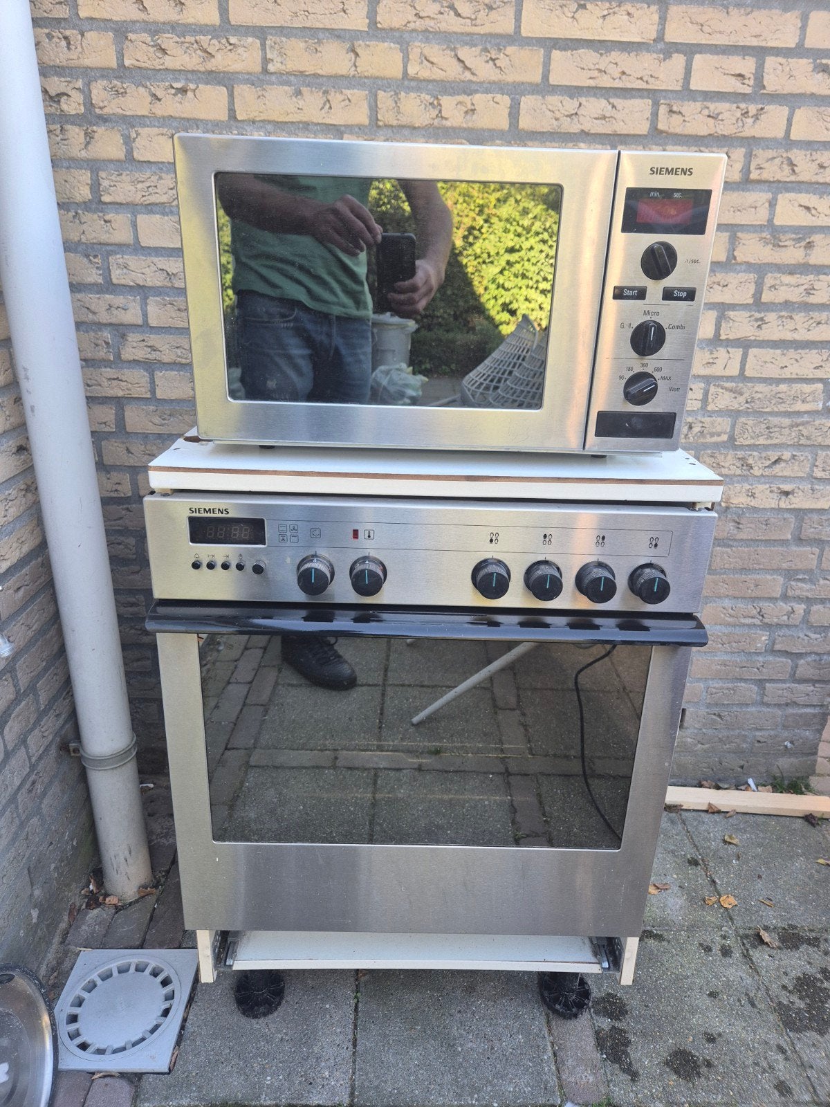 Gratis af te halen: Inbouw-oven en magnetron (werkend), Witgoed en Apparatuur, Ophalen, Gebruikt, Oven, Inbouw