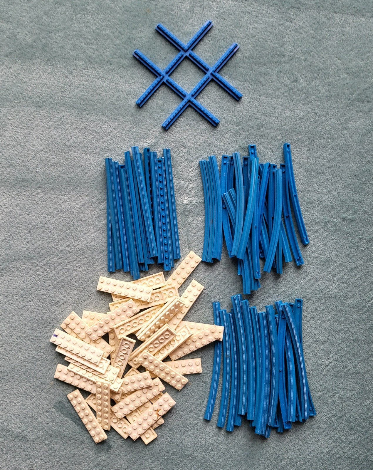 Lego duw & 4,5 Volt blauwe rails trein + kruispunt + bielzen, Ophalen of Verzenden, Gebruikt, Losse stenen, Lego