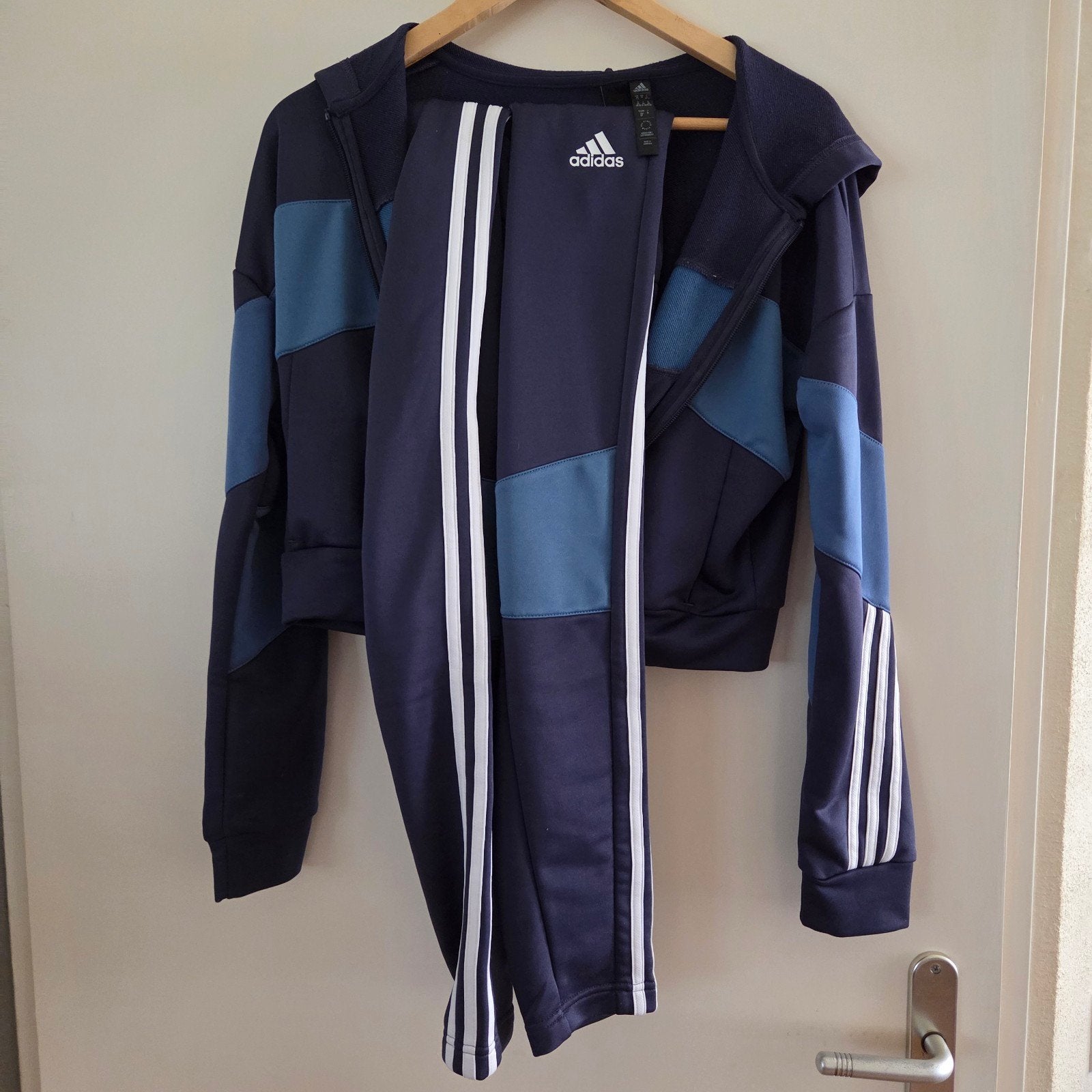 Adidas Sportswear Bold Block Trainingspak Dames - Maat XS, Nieuw, Ophalen of Verzenden, Fitness of Aerobics, Maat 34 (XS) of kleiner