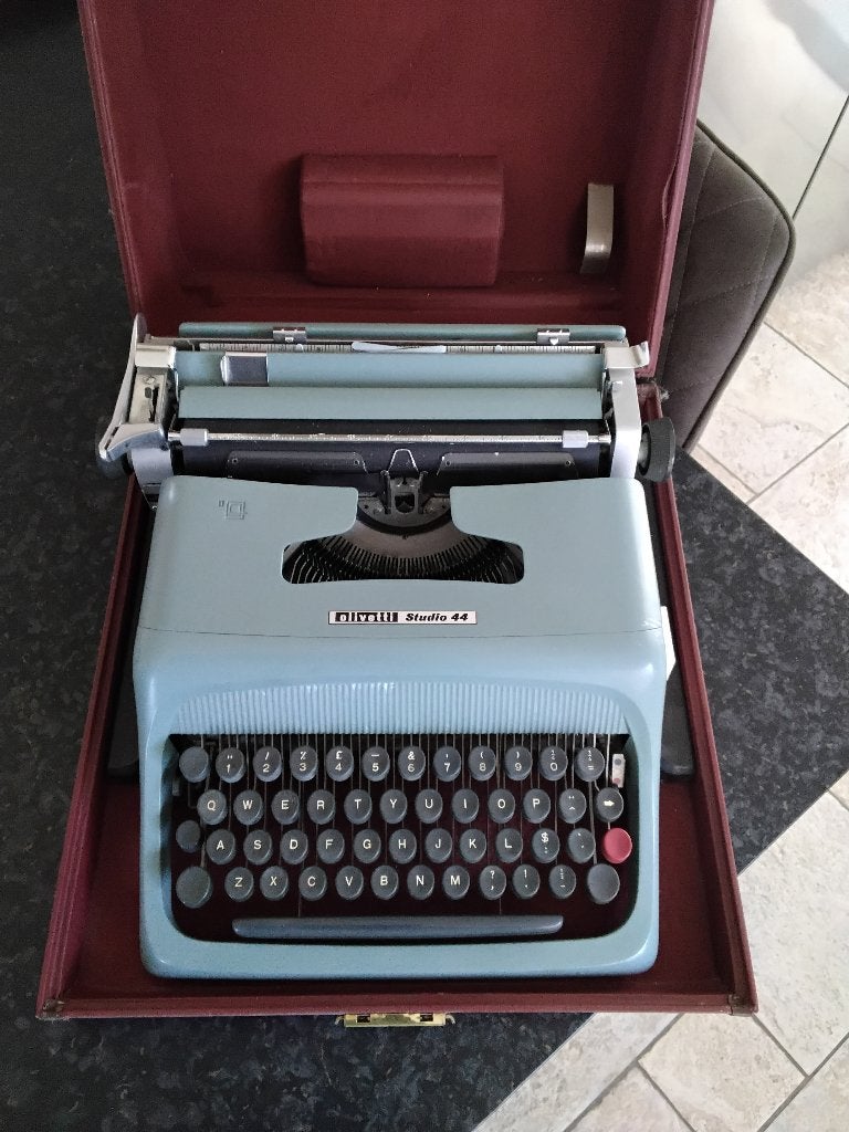 Typemachine olivetti studio 44