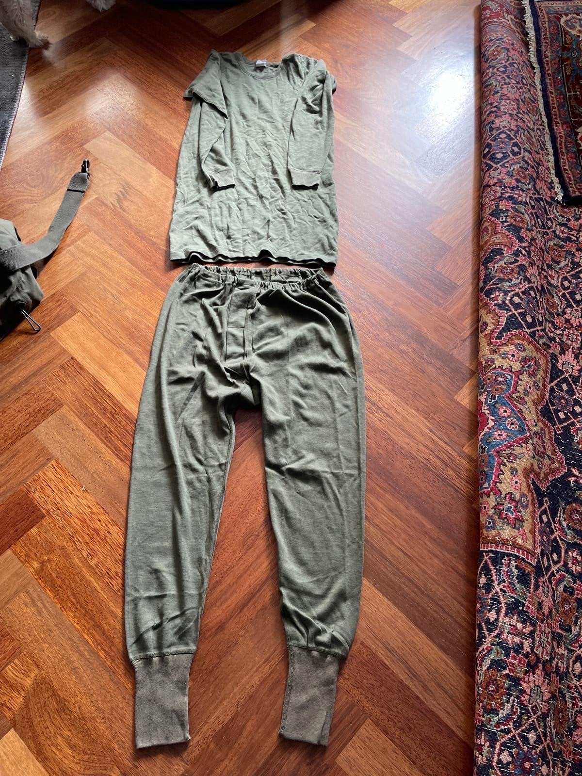 Militair kledingpakket en accessoires - Landmacht, Verzamelen, Militaria | Algemeen, Ophalen of Verzenden, Landmacht, Nederland